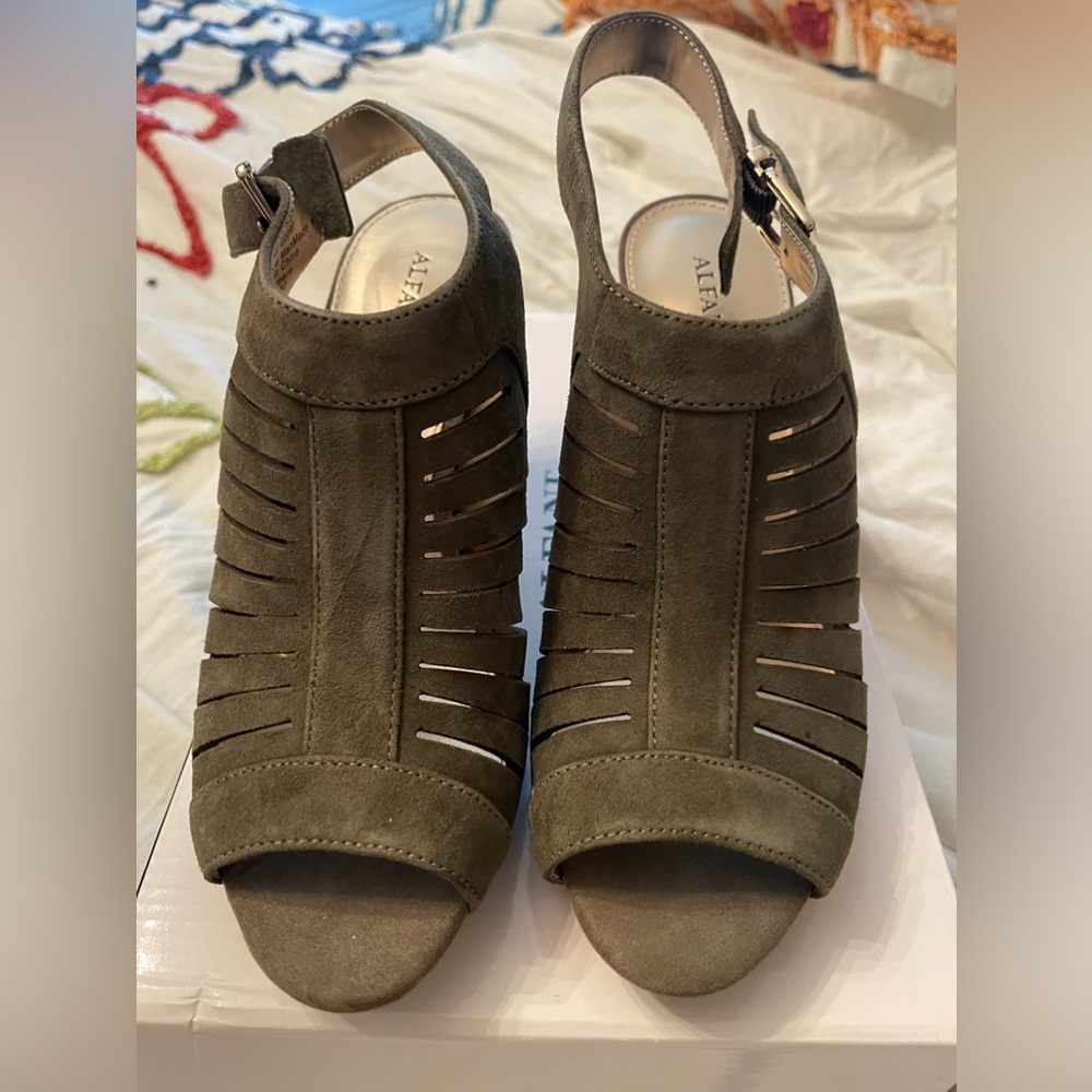 Open Toe High heel Sandals . Olive green color in size 8. Brand New